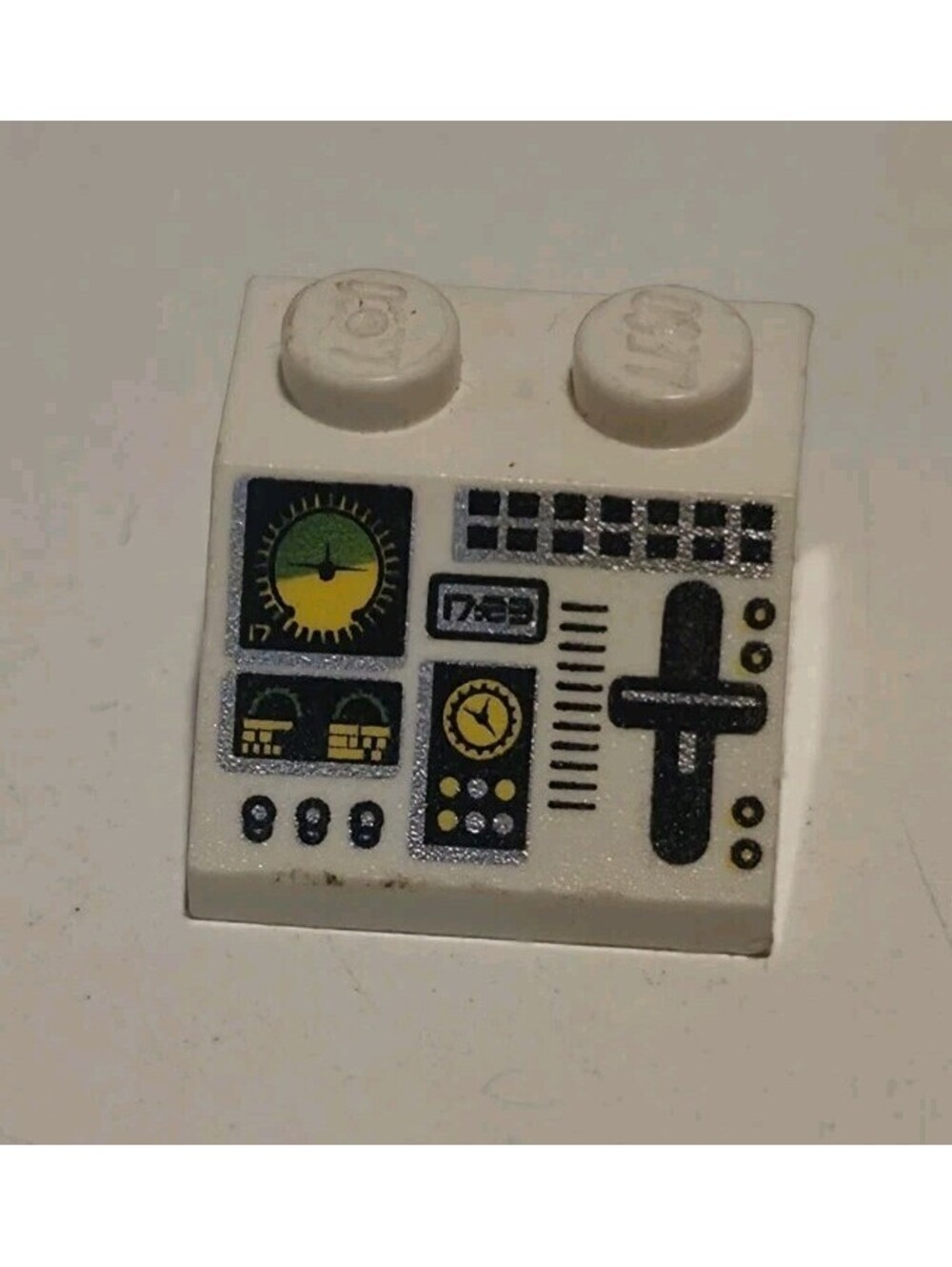 Lego x1 White 2x2 Sloped 45°, Aircraft Controls, Sticker, 3039pb045 (028-338)